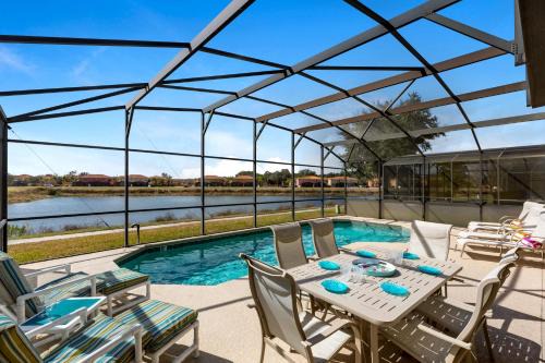 South Facing Pool with Spa and Lake View in Gated Resort of Bella Vida Nr Disney
