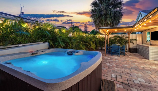 Spa Oasis Sauna Hot Tub Cold Plunge in Lake Worth Beach