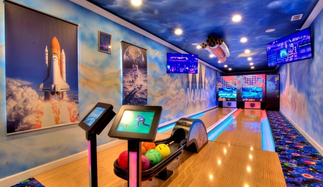 Space, World, Sports bowling villas, 42 Bedrooms, 43.5 bathrooms, sleeps 116