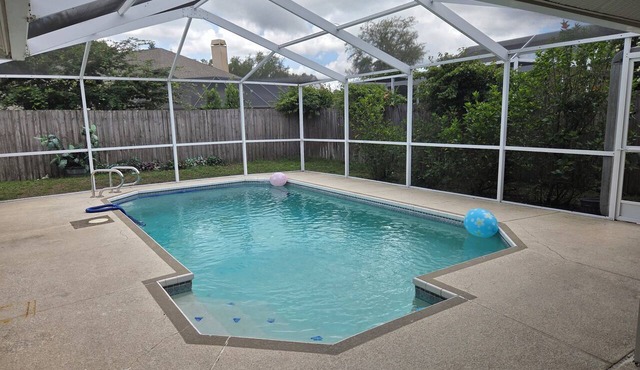 Spacious 2-bedroom pool house in Citrus park centrally located