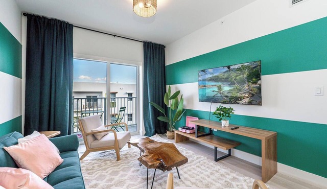 Spacious 2BR/2BA with Parking, Washer/Dryer, Near Miami, Fort Lauderdale, Casino