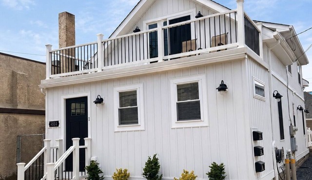 Spacious 3 Unit 7-bedroom house in Wildwood with Central AC