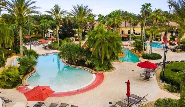 Spacious 4/3 Townhome in Regal Palms Resort