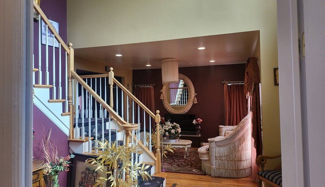Spacious 4-bedroom house with AC in peaceful Huntington