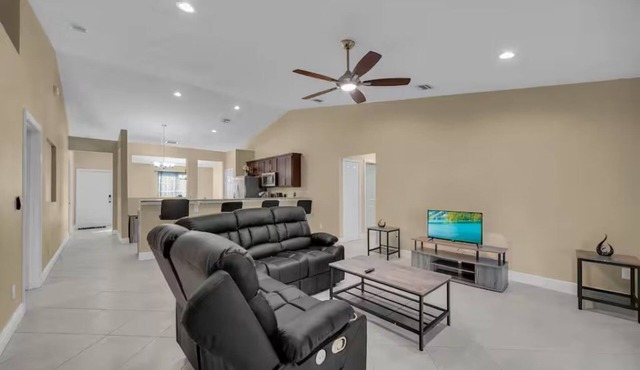 Spacious 4-bedroom and 2 baths house in marvelous Port St. Lucie with AC and all