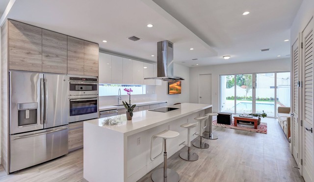 Spacious 4-bedroom house in marvelous Miami + Pool