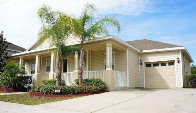 Spacious 5-bedroom house in delightful Kissimmee with AC, WiFi
