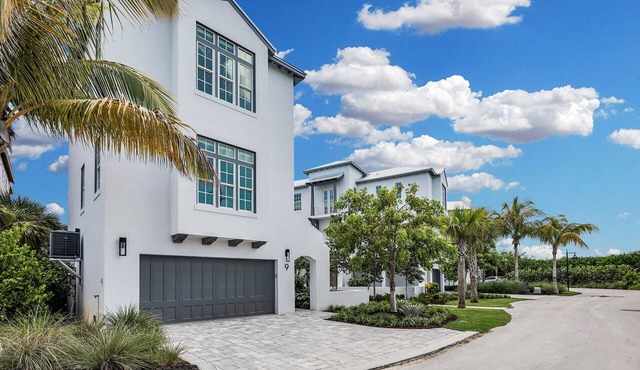 Spacious 5-bedroom luxury home in new waterfront community in Grassy Key!