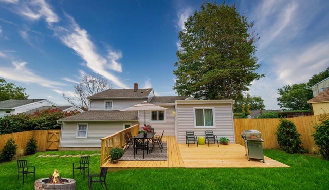 Spacious 5BR Beach Home, Cove Beach, Game Room & Yard