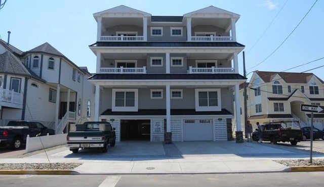 Spacious 7-bedroom Beachfront Villa In Fantastic Sea Isle City With WiFi, AC