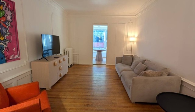 Spacious 7-bedroom brownstone in the heart of Brooklyn.