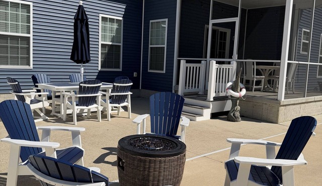 Spacious Coastal Home! Large game room, private pool, 5 minutes to beach!
