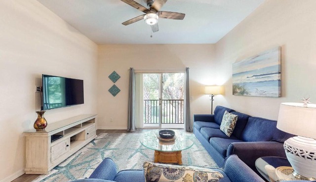 Spacious condo in tropical resort with private balcony & 4 pools - near Disney