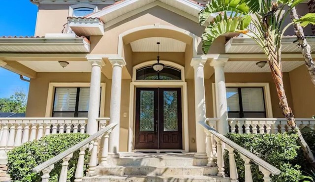 Spacious Davis Island Home, minutes away from downtown Tampa and Amalie Arena!