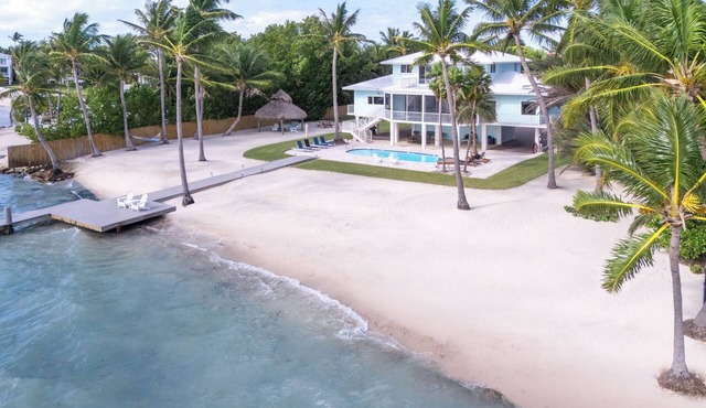 Spacious Direct Oceanfront 5-bedroom house in brilliant Islamorada