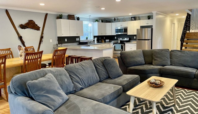 ⭐ Spacious Lake House Just Minutes From The Slopes ⭐
