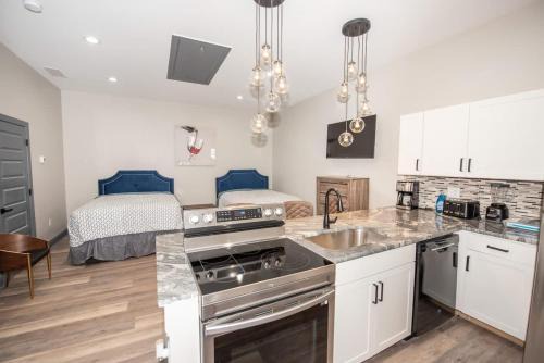 Spacious Studio with 2 queen beds B