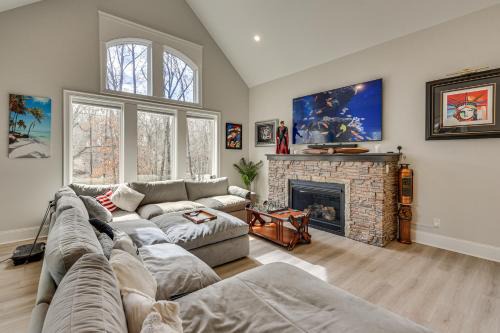 Sprawling Group Getaway w/Dock on Lake Wylie! in Clover