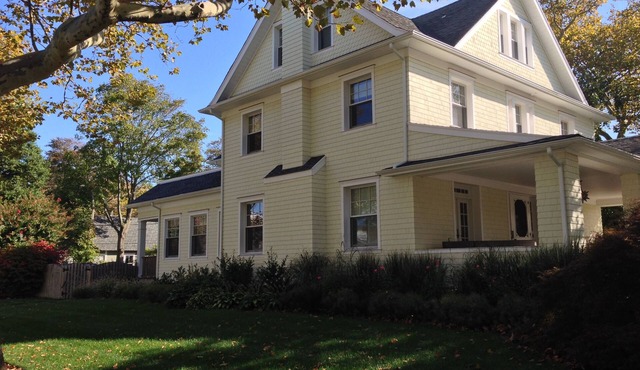 Spring Lake Beach House, pool, yard, corner lot, 2 blocks from the ocean.