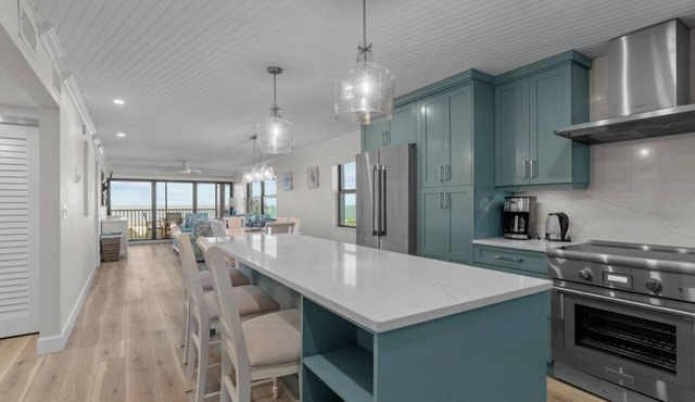 Stunning 2BR/2BA With Panoramic Gulf Front Views, Fully Remodeled!