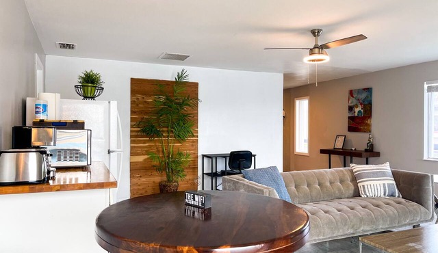 Stunning apartment in front of beach! Parking Included!