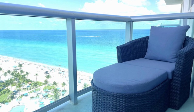 Stunning Beachfront Penthouse - Panoramic Ocean Views - 1 Bed/1 Bath -Paradise
