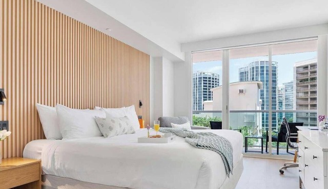Stylish Coconut Grove Suite with Bay Views