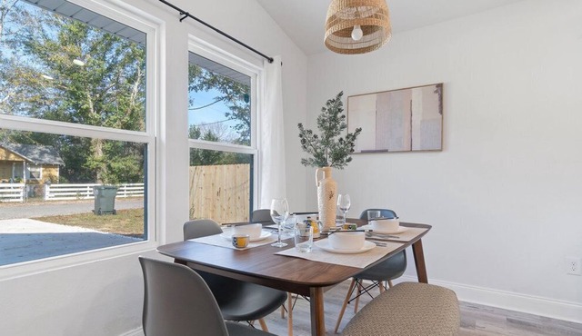 Stylish modern house, close to Pensacola downtown and beach