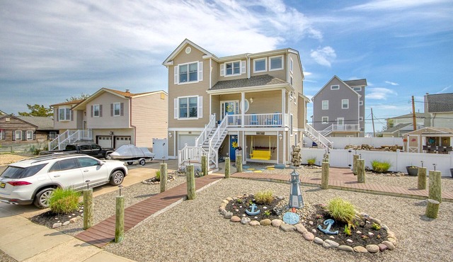 Summer Oasis with IN GROUND POOL PET Friendly