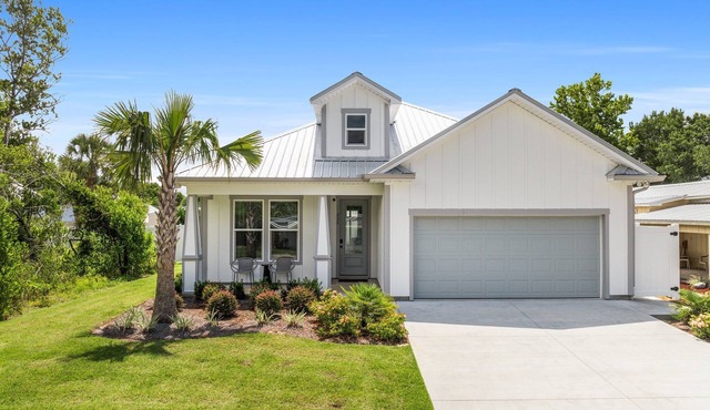 SUMMER SPECIALS! Entire Home in West End, Panama City Beach. 5 Min. from Beach!