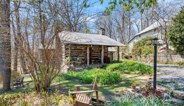 Sunalee Log Cabin - 2 bedrooms - Minutes to Linville Falls - Pet Friendly Yard!