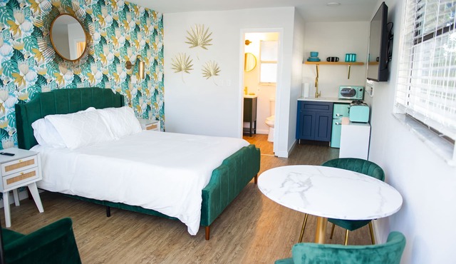 Sunburst Inn The Standard Studio - Room 6