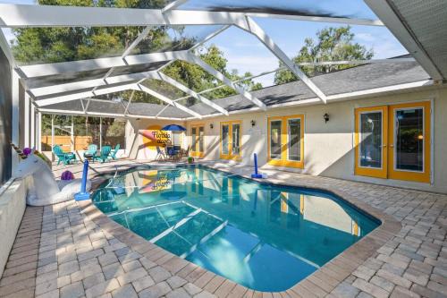 Sunny Auburndale Retreat with Pool