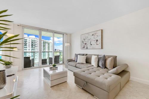 Sunny Isles Beach Condo near Beach & Pool