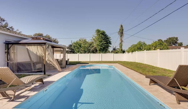 Sunset Harem Hideaway Port St. Lucie - Your Tropical Oasis with A Private Pool and Stunning Sunsets