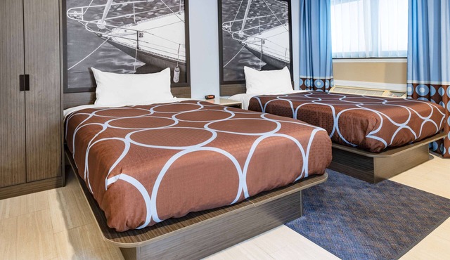 Super 8 by Wyndham Lindenhurst