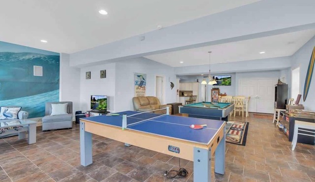 Super Fun Beach Home 1 block to boardwalk