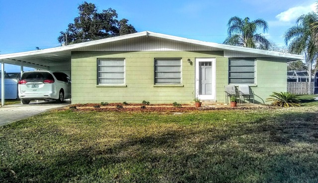 Super South Sarasota Location minutes to Amenities