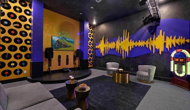 Superstar Home w Karaoke RM, Bowling, Ice Princess BR, Theater, Gym, Near Parks