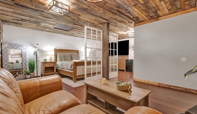 Swann Ave House 4B 3B Sleeps 10 Near Hyde Park