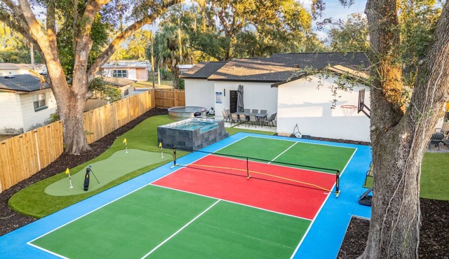 Tampa Getaway w/Pickleball Court, Pool & Gym