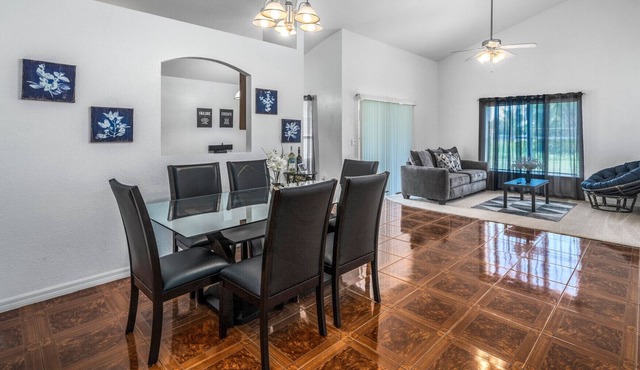 TellyCares Home- spacious 3/2, sleeps 8 people