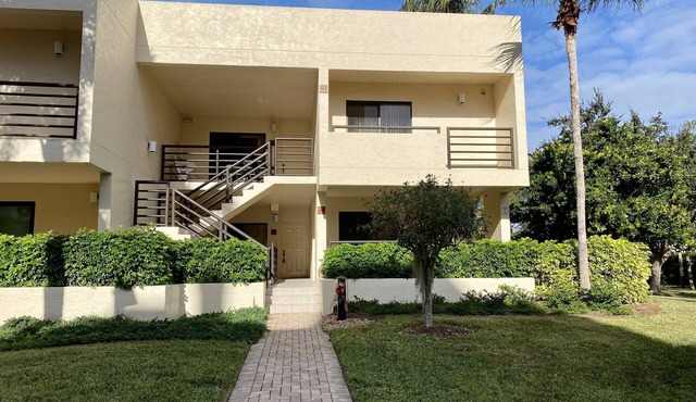 Tennis Villa , beach access and amazing Pelican Bay amenities! 90 day minimum