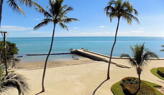 The Beach House-Luxury Oceanfront Home, Outstanding Views, Pool & Beach