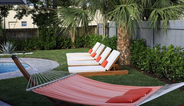 The Coral Villa - Heated Pool Spa and Lush Garden