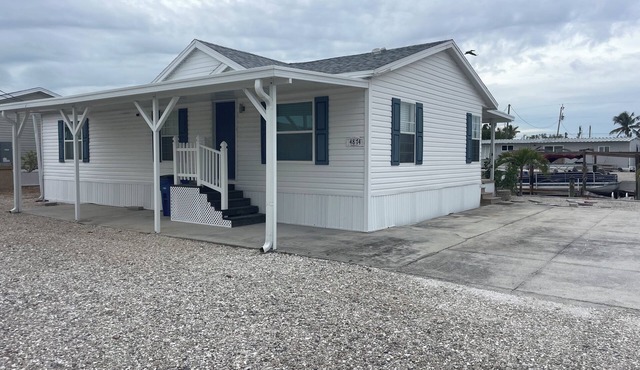 The Flamingo at Sandpiper 2 bed 2 bath waterfront location with dock and lift