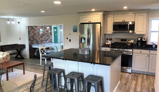 The Gathering Place at Pilgrim Plaza - Pet Friendly & Game Room Sleeps 10