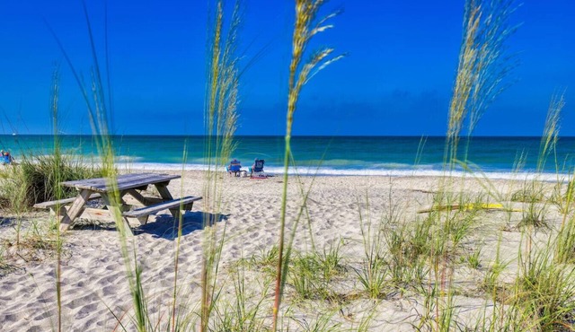The Getaway 2BR Coastal Retreat Englewood Beach