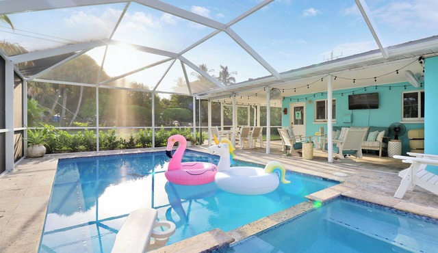 The Jensen Beach Mermaid - Heated Pool/Spa, Pet friendly, beautiful lanai.