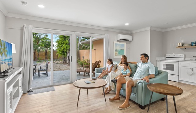 The Lovebird-sleeps 3! Great value on Sanibel-walk to dining, shops and Historic East End Lighthouse